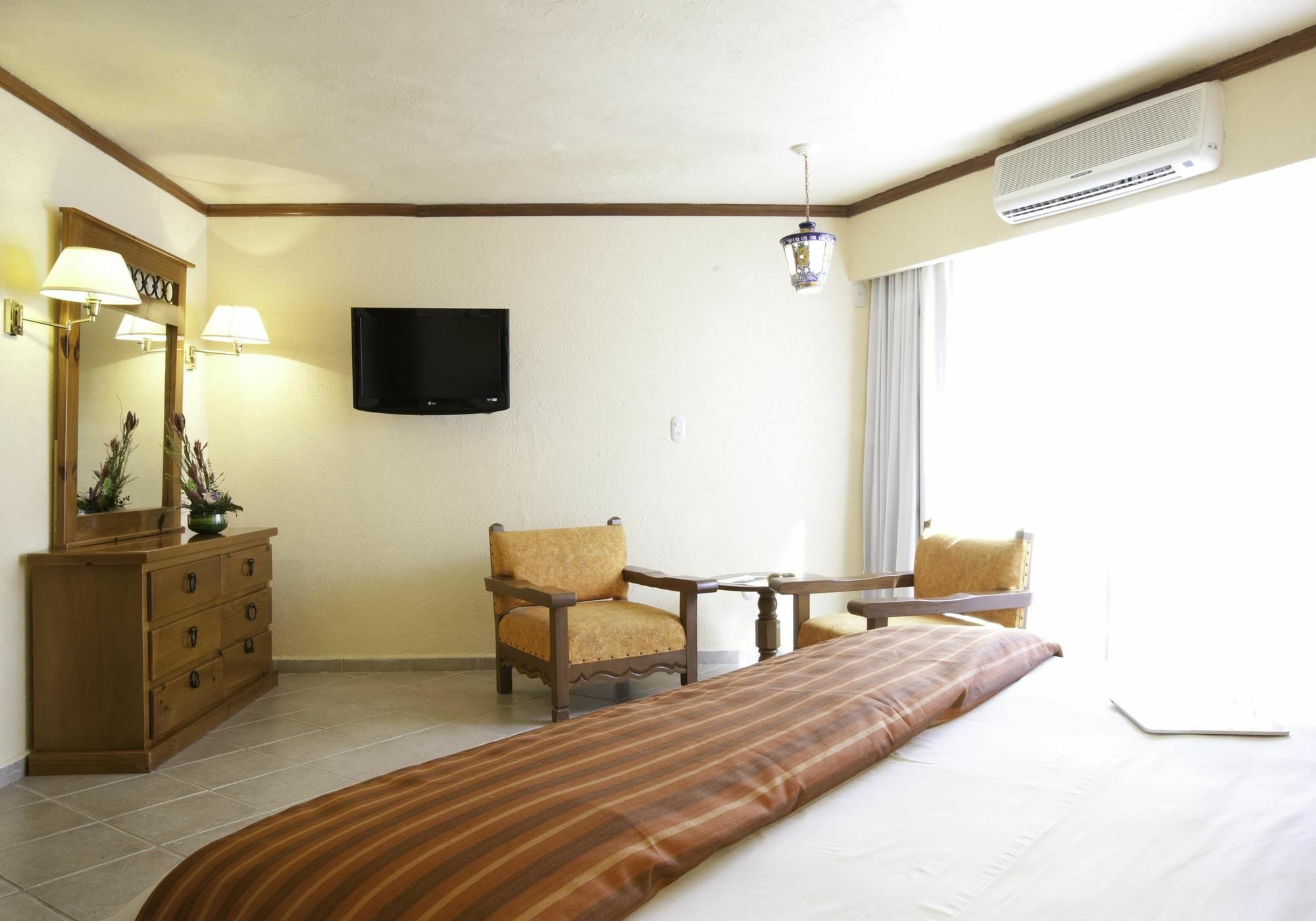 Hotel Mision Comanjilla Zewnętrze zdjęcie
